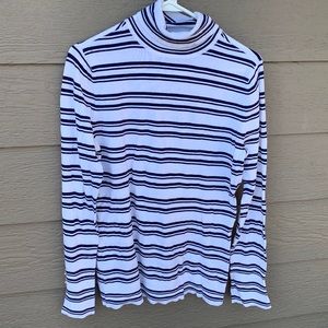 White House Black Market ladies size large long sleeve turtle neck